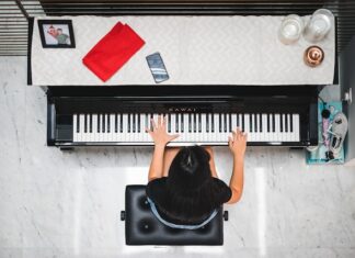 Private Music Lessons vs. Music School